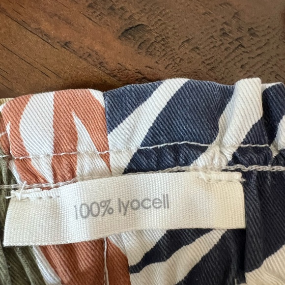 Tropical Leaf Print Women's Shorts - Picture 8 of 8